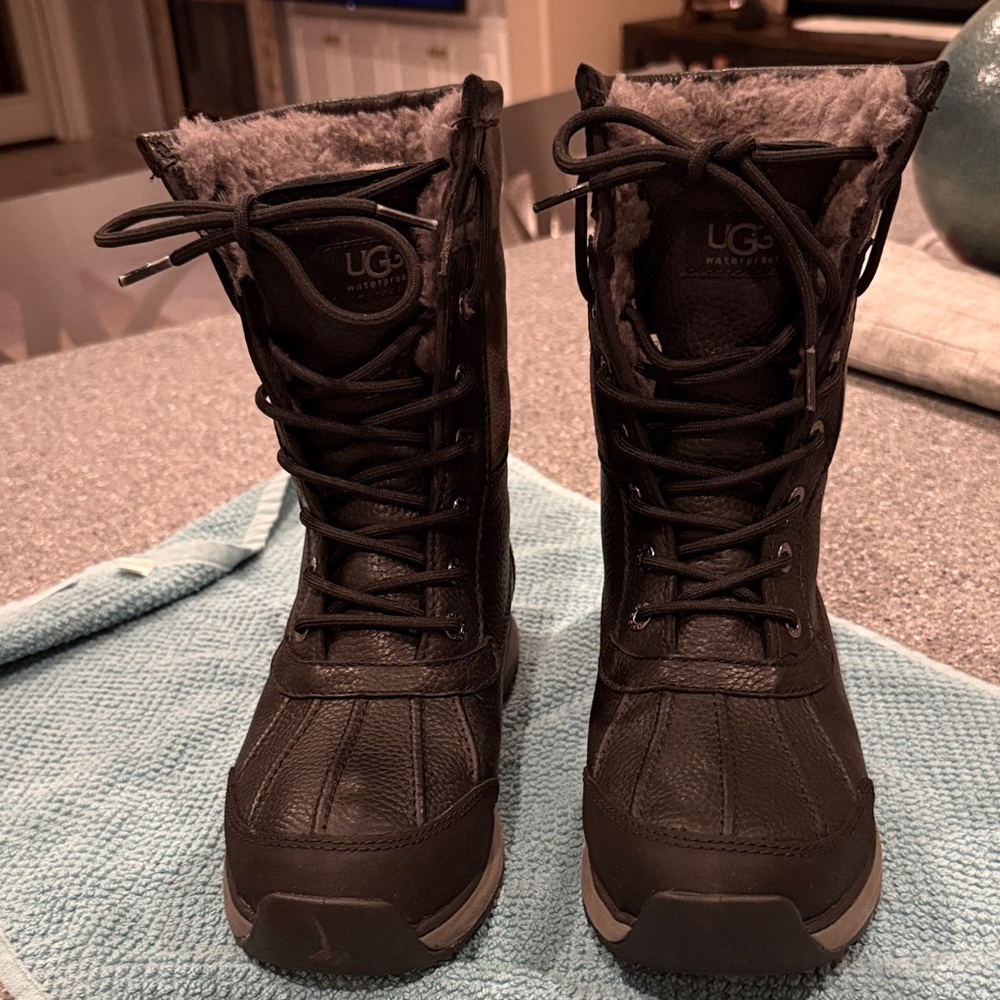 UGG Adirondack Boot III. 7.5 - Picture 5 of 10
